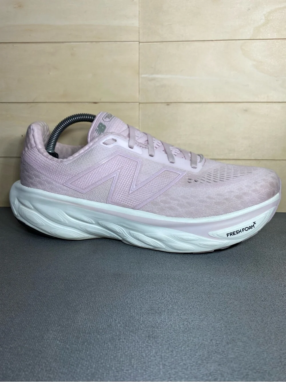 New Balance Fresh Foam 1080 Pink White Women's Size 10.5 Running Shoes Sneakers